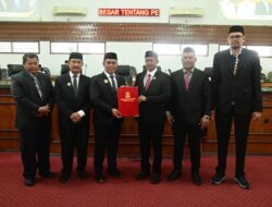 Bupati Aceh Besar Hadiri Rapat Paripurna DPRK Tentang Raqan Keuangan Daerah dan Cadangan Pangan
