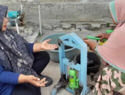 Pelaku UMKM Lamkeunung Darussalam, Sulap Ampas Kopi Jadi Briket LK Coffee