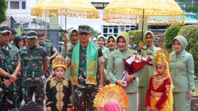 Tarian Ranup Lampuan Sambut kedatangan Pangdam IM di Kodim 0105/Abar