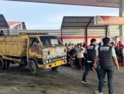 Polres Aceh Barat Lakukan Penertiban Antrian Solar Subsidi di Sejumlah SPBU