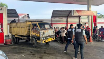 Polres Aceh Barat Lakukan Penertiban Antrian Solar Subsidi di Sejumlah SPBU