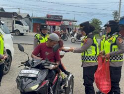 Patroli Polwan Pidie Jaya Dikemas Sapa Warga dan Serahkan Bantuan