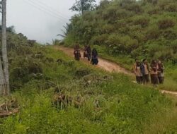 Jalan ke SMPN 2 Tripejaya Rusak Parah, Siswa Bertarung dengan Lumpur Saat Musim Hujan