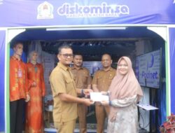 Diskominsa Aceh Barat Serahkan Hadiah Pemenang Lomba Photography