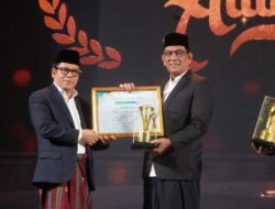 Gubernur Mualem Raih Penghargaan Kepala Daerah Peduli Pesantren