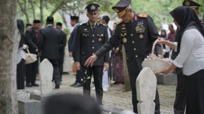 Wakapolda Aceh Ikuti Upacara Ziarah Nasional Hari Pahlawan di TMP Banda Aceh