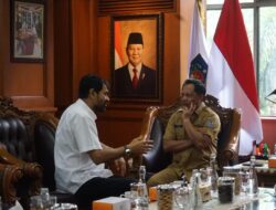Gubernur Mualem Sampaikan Selamat kepada Mendagri atas Anugerah Adat dari Wali Nanggroe Aceh