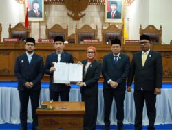 Bupati Aceh Barat Hadiri Rapat Paripurna DPRK Penetapan Raqan APBK Tahun Anggaran 2026