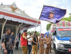 Gubernur Mualem Lepas Truk Pengantar Bantuan Kesiapsiagaan Bencana ke 10 Kabupaten
