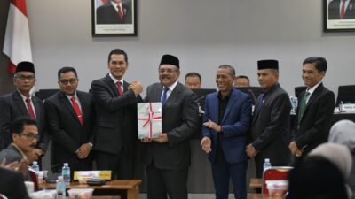 Sekda Aceh Sampaikan Nota Keuangan APBA 2026 di Paripurna DPRA