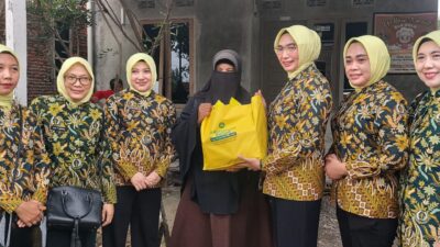 IAD Kejati Aceh Salurkan Puluhan Paket Sembako untuk Warga Kurang Mampu di Gampong Jawa 
