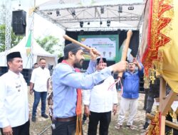 Gubernur Mualem dan Ribuan Warga Aceh Besar Santap Hidangan Maulid di Kota Jantho