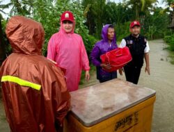 Kak Na Bersama Plt Kadinsos Aceh Tinjau Banjir Lhoksukon dan Aceh Timur