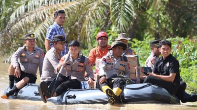 Didampingi Kapolres Aceh Selatan, Anggota DPR RI Komisi XIII Salurkan Bantuan untuk Korban Banjir di Trumon