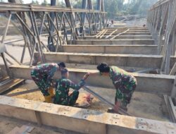 Personel Yon Zipur 16/DA Kodam IM Pasang Jembatan Bailey di Reudep Peusangan Bireuen
