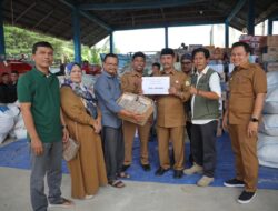 Diterima Wabup, Disdikbud Aceh Besar Serahkan Donasi Rp 158 Juta untuk Korban Banjir dan Longsor Aceh
