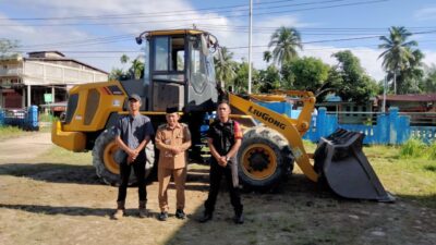 MSB 2 Kerahkan Alat Berat Bersihkan Material Banjir di Jalan Desa dan Pemukimam Warga