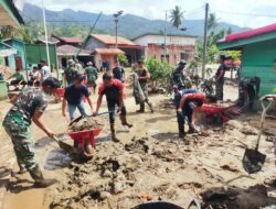 Pasca Banjir, Babinsa Kodim Aceh Tenggara Bantu Warga Pulihkan Daerah Terdampak