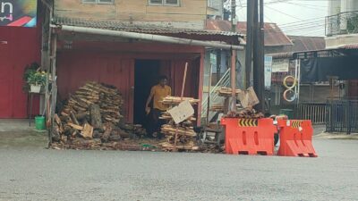 Kelangkaan LPG Pasca Bencana, Warga Aceh Tengah Beralih ke Kayu Bakar
