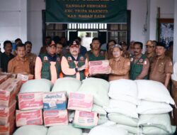 Lanjutkan Peninjauan Lapangan, Bupati TRK Distribusikan Bantuan Korban Banjir di Nagan Raya