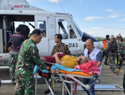 TNI Evakuasi Tiga Warga Bener Meriah ke Banda Aceh Menggunakan Helikopter