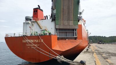 Pelabuhan Malahayati Tutup Akhir Tahun 2025 Secara Spektakuler, Sandar Perdana MV HARMONI MAS 8