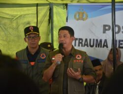 Kunjungi Pengungsi Gunung Burni Telong, Kepala BNPB Minta Masyarakat Tetap Tenang