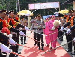 Polres Aceh Besar Gelar Farewell Parade dan Tradisi Pedang Pora Lepas Sambut Jabatan Kapolres