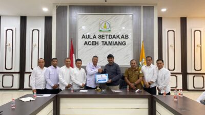 Bupati Aceh Tamiang Terima Kunjungan Bupati Tulungagung, Serahkan Bantuan 17 Ton Beras untuk Korban Banjir