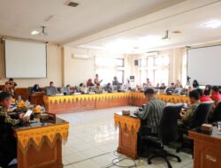 Hadiri RDP Terkait Status Honorer Non Database, Sekda Aceh Barat: Pemkab Sedang Cari Format Terbaik