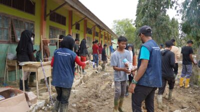 Yayasan HAKA Gandeng Disdik Aceh Gelar Aksi Bersih-bersih di Lima Sekolah Aceh Tamiang
