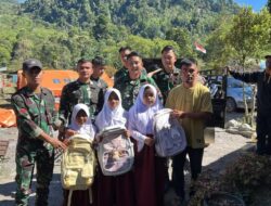Brigif TP 90/YGD Bagikan Tas Sekolah untuk Murid SDN 10 Rusip Antara, Aceh Tengah