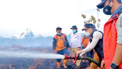 Tinjau Karhutla, Bupati Aceh Barat Semangati Petugas Berjibaku Padamkan Api