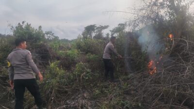 Titik Api Karhutla di Desa Pasi Lembang Berhasil Dipadamkan Polsek Kluet Selatan