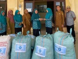 Ketua TP PKK Kota Subulussalam Salurkan Bantuan Pakaian Layak Pakai kepada Warga Terdampak Banjir