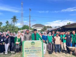 Mahasiswa KKN-PPM Unimal Gelar Kegiatan Bersih-Bersih Dayah Pascabanjir di Desa Keude Bungkaih