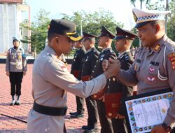 22 Personel Polres Aceh Besar Terima Tanda Kehormatan Satya Lancana Pengabdian 