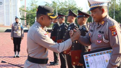22 Personel Polres Aceh Besar Terima Tanda Kehormatan Satya Lancana Pengabdian 