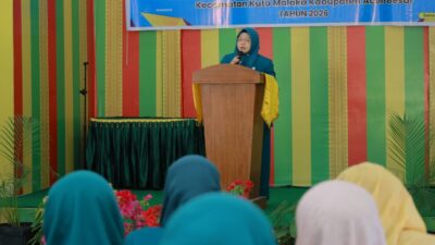 Lantik Ketua TP PKK Gampong, Rita Mayasari Minta Program Kerja Sinkron dengan Program Pokok PKK