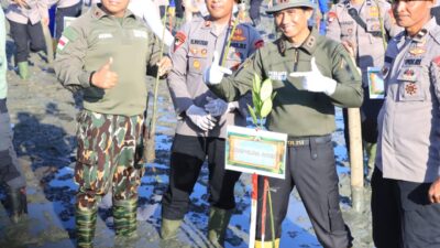 Wujudkan Program Green Policing, Polda Aceh Tanam 10.000 Mangrove di Alue Naga