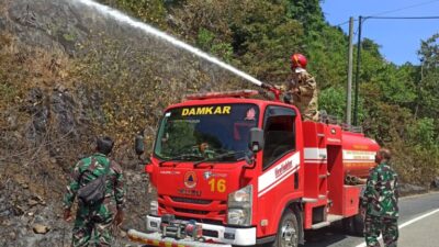Gerak Cepat, BPBD Aceh Besar Padamkan Karhutla di Leupung