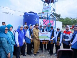 Didampingi Kak Na, Ketum Seruni Serahkan Bantuan di Pidie Jaya