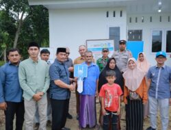 Wabup Aceh Besar Serahkan Dua Rumah Tahan Gempa Bantuan Islamic Relief di Blang Bintang