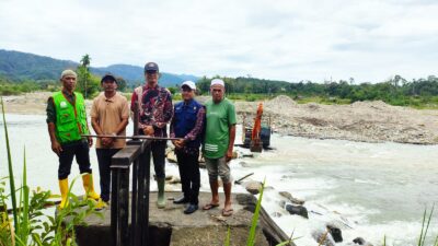 Tindaklanjuti Perintah Bupati TRK, Kadistanak Tuntaskan Irigasi Tersumbat, Petani Kembali Turun ke Sawah