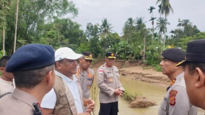 Tinjau Lokasi Jembatan Putus di Jeunieb, Kapolda Aceh: Sat Brimob Polda Segera Bangun Jembatan Bailey