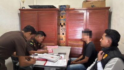 Polres Aceh Selatan Serahkan Dua Tersangka dan Barang Bukti Kasus Judi Online ke Kejari