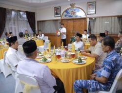 Wabup Aceh Besar Hadiri Buka Puasa Bersama dan Baksos Lintas Agama untuk Korban Banjir dan Longsor