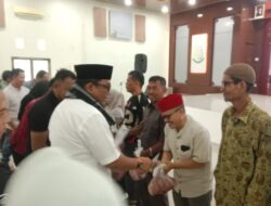 Kejati Aceh Bagikan 560 Paket Daging Meugang 