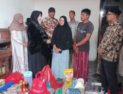 Walikota Banda Aceh Serahkan Bantuan Masa Panik untuk Korban Kebakaran di Gampong Emperom