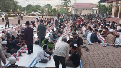 Perkuat Silaturahmi, Ribuan Jamaah Masjid Abu Indrapuri Hadiri Iftar Jama’i dan Santunan Anak Yatim